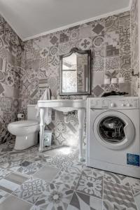 A bathroom at Belone Suite