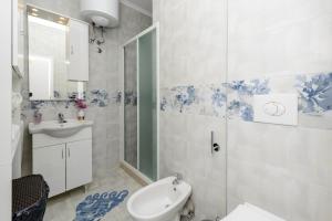 Kúpeľňa v ubytovaní Lorelai Apartments + 37 fotografií