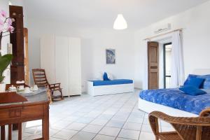 a bedroom with a bed and a table and chairs at Appartamento Cassano Blu in Piano di Sorrento