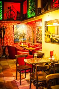 Reštaurácia alebo iné gastronomické zariadenie v ubytovaní Indalo Rooms