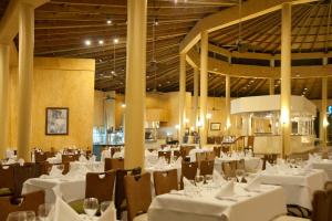 מסעדה או מקום אחר לאכול בו ב-Cofresi Palm Beach & Spa Resort - All Inclusive