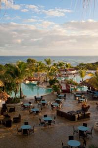 Bazén v ubytování Cofresi Palm Beach & Spa Resort - All Inclusive nebo v jeho okolí