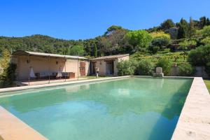 a swimming pool in a house with a mountain in the background at Le Degoutaud in Le Barroux