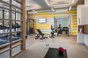 Fitness centrum a/nebo fitness zařízení v ubytování Hotel Zero Degrees Danbury