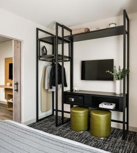 TV a/nebo společenská místnost v ubytování Hotel Zero Degrees Danbury