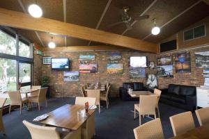 Mannum Motelにあるテレビまたはエンターテインメントセンター