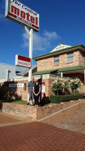 two people sitting on a wall in front of a motel at Blayney Central Motel in Blayney