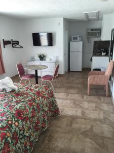 a room with a bed and a table and chairs at Pyramid Resort Motel in Wildwood Crest