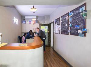 Гості Check Inn HK
