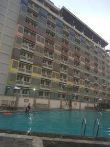 Πισίνα στο ή κοντά στο DSR Apartment Margonda Residence 2