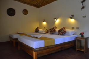 Katil atau katil-katil dalam bilik di Camiguin Volcan Beach Eco Retreat & Dive Resort
