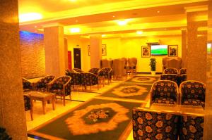 فندق سمرساندس في سيب: قاعة المؤتمرات مع الكراسي والطاولات والمسرح
