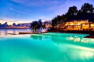 Bazén v ubytování Chen Sea Resort & Spa Phu Quoc nebo v jeho okolí