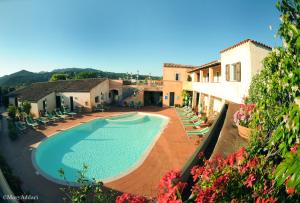 Bazén v ubytování Hotel Villa Gemella nebo v jeho okolí