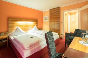 Postel nebo postele na pokoji v ubytování Hotel Isartor