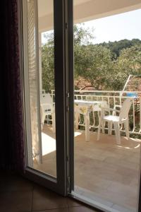 Balkón nebo terasa v ubytování Accommodation Drasko