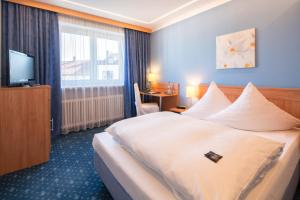 Postel nebo postele na pokoji v ubytování Hotel Isartor
