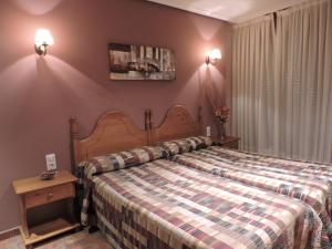 Giường trong phòng chung tại Hostal Villa de Navarrete