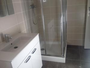 Et badeværelse på Les Lauriers Roses + 21 billeder