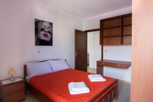 Postel nebo postele na pokoji v ubytování Chania Sea View Apartment with Free Private Parking