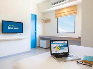 TV a/nebo společenská místnost v ubytování HOP INN Phitsanulok