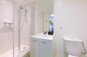 Ванна кімната в Apparteo Dijon