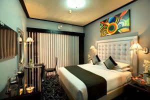 Cama ou camas em um quarto em Broadway Hotel