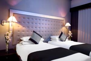 Cama ou camas em um quarto em Broadway Hotel