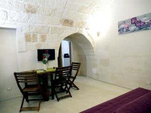 Un televizor și/sau centru de divertisment la Le Arcate +4 fotografii