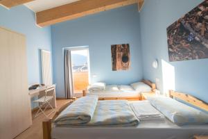 Krevet ili kreveti u jedinici u okviru objekta Hostel L'Ost - Ostello di Grumes