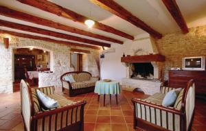 a living room with a fireplace and a table and chairs at Villa Dusan 1212 in Svetvinčenat