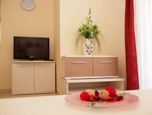 Telewizja i/lub zestaw kina domowego w obiekcie Apartments Medulin - Orijeta