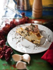 a plate with a piece of cake on a table at Residenza d'Epoca Borgodifiume in Fiumefreddo Bruzio
