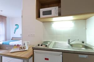 Una cocina o zona de cocina en Apparteo Bordeaux