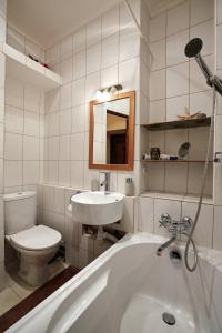 Ένα μπάνιο στο Babylon Apartments on Petliury Street +3 φωτογραφίες
