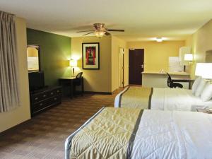 Postel nebo postele na pokoji v ubytování Extended Stay America Suites - Somerset - Franklin
