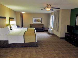 Postel nebo postele na pokoji v ubytování Extended Stay America Suites - Somerset - Franklin