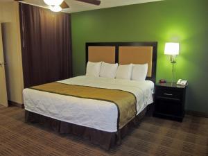 Postel nebo postele na pokoji v ubytování Extended Stay America Suites - Somerset - Franklin