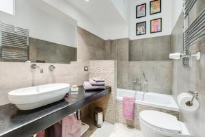 Ένα μπάνιο στο Micol's Place, 2 rooms, 2 bathrooms, 80 mq +33 φωτογραφίες