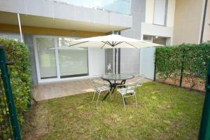 Ogród w obiekcie Apartamento Premium Playa Altar 2