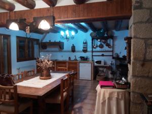 Virtuve vai virtuves zona naktsmītnē Casa Rural Benede