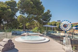 Bazén v ubytování Occidental Playa de Palma nebo v jeho okolí