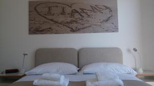 A bed or beds in a room at Petit Hotel