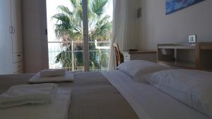 A bed or beds in a room at Petit Hotel