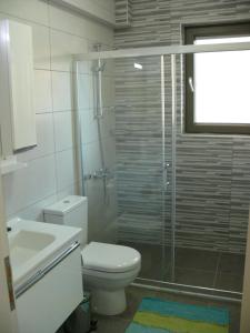 A bathroom at Gocek Riviera Apart