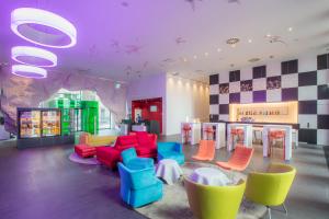 Predel za sedenje v nastanitvi ibis Styles Basel City
