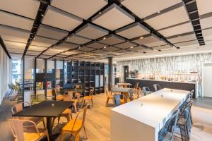Predel za sedenje v nastanitvi ibis Styles Basel City
