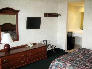 TV a/nebo společenská místnost v ubytování Fair Motel