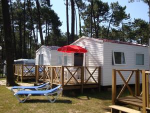 O edifício em que o camping se localiza