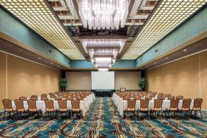 a conference room with chairs and a screen in it at Red Lion Hotel Pasco Airport & Conference Center in Pasco +37 photos